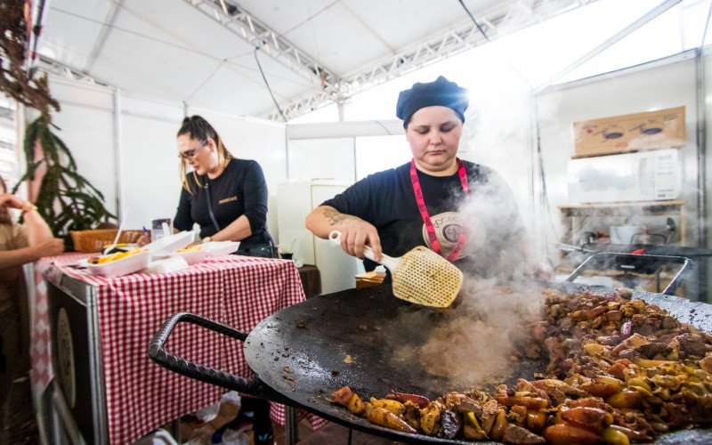 Festa do Pinhão conta com gastronomia típica