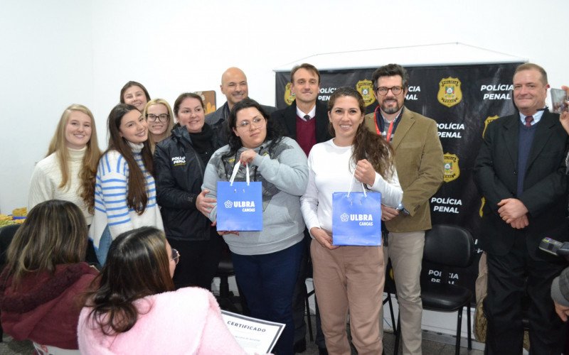 Apenadas recebem bolsa de estudos