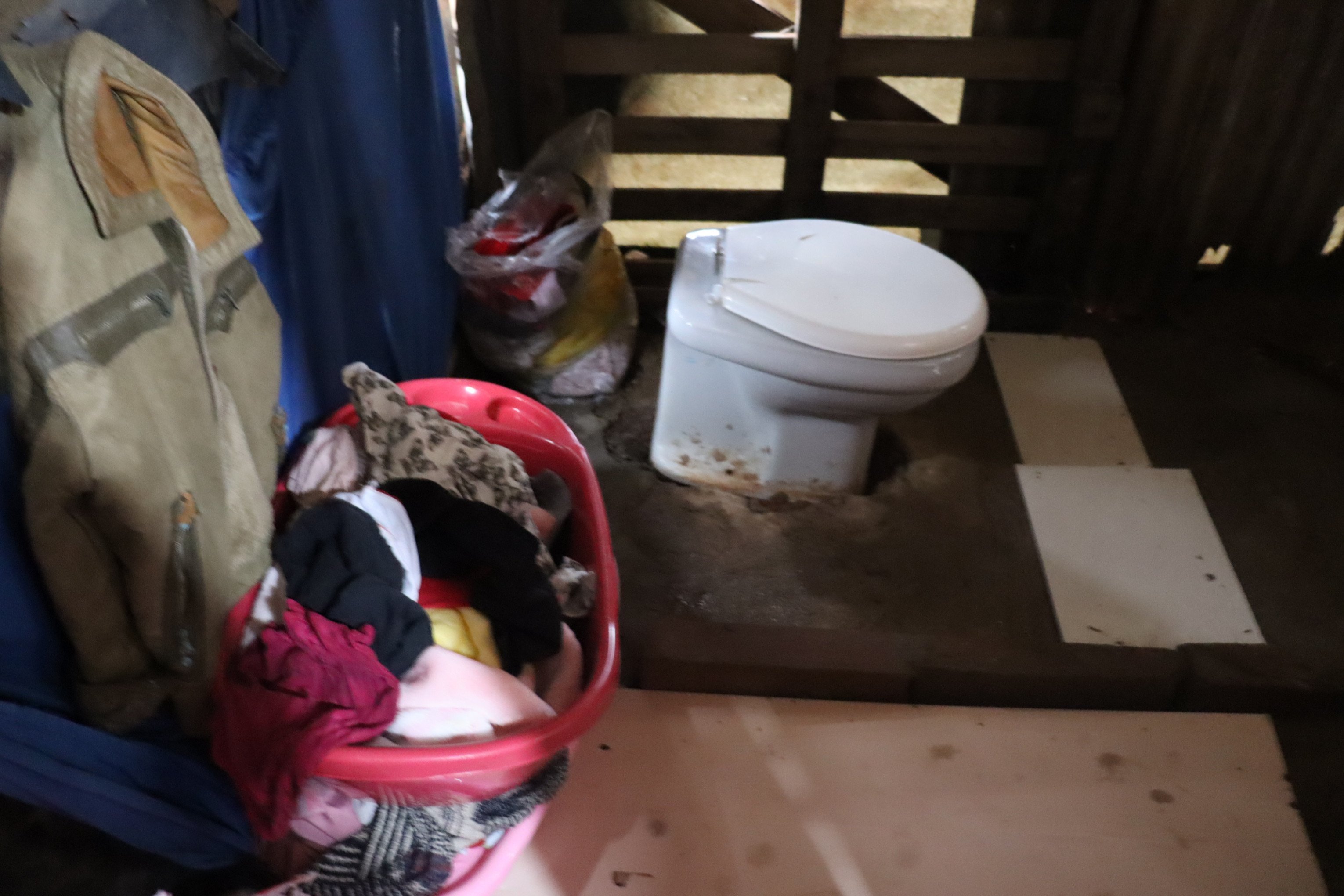 Banheiro da casa de Silvana Luisa, na Ocupação Steigleder