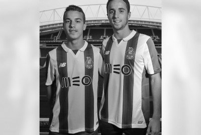 Jogadores Diogo Jota e André Silva foram homenageados pelo Porto | abc+