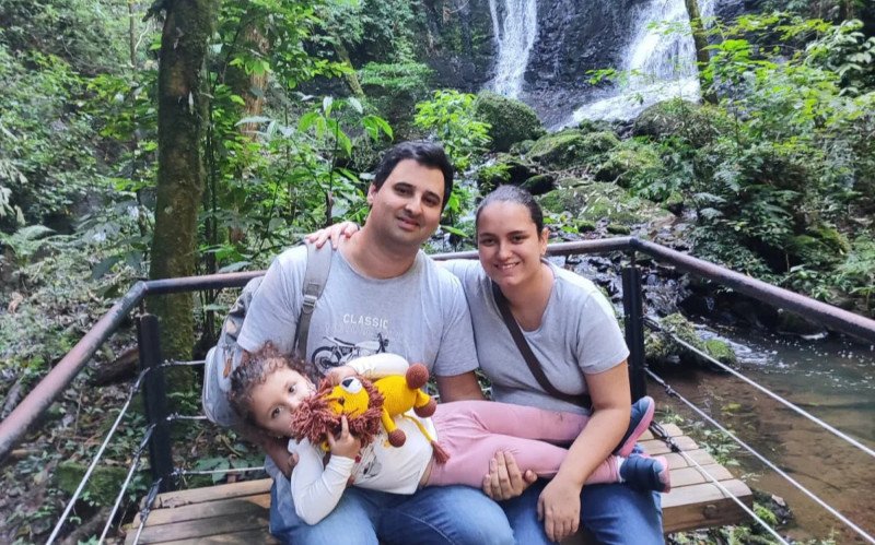 Vitória com marido Tiago e filha Aurora | abc+