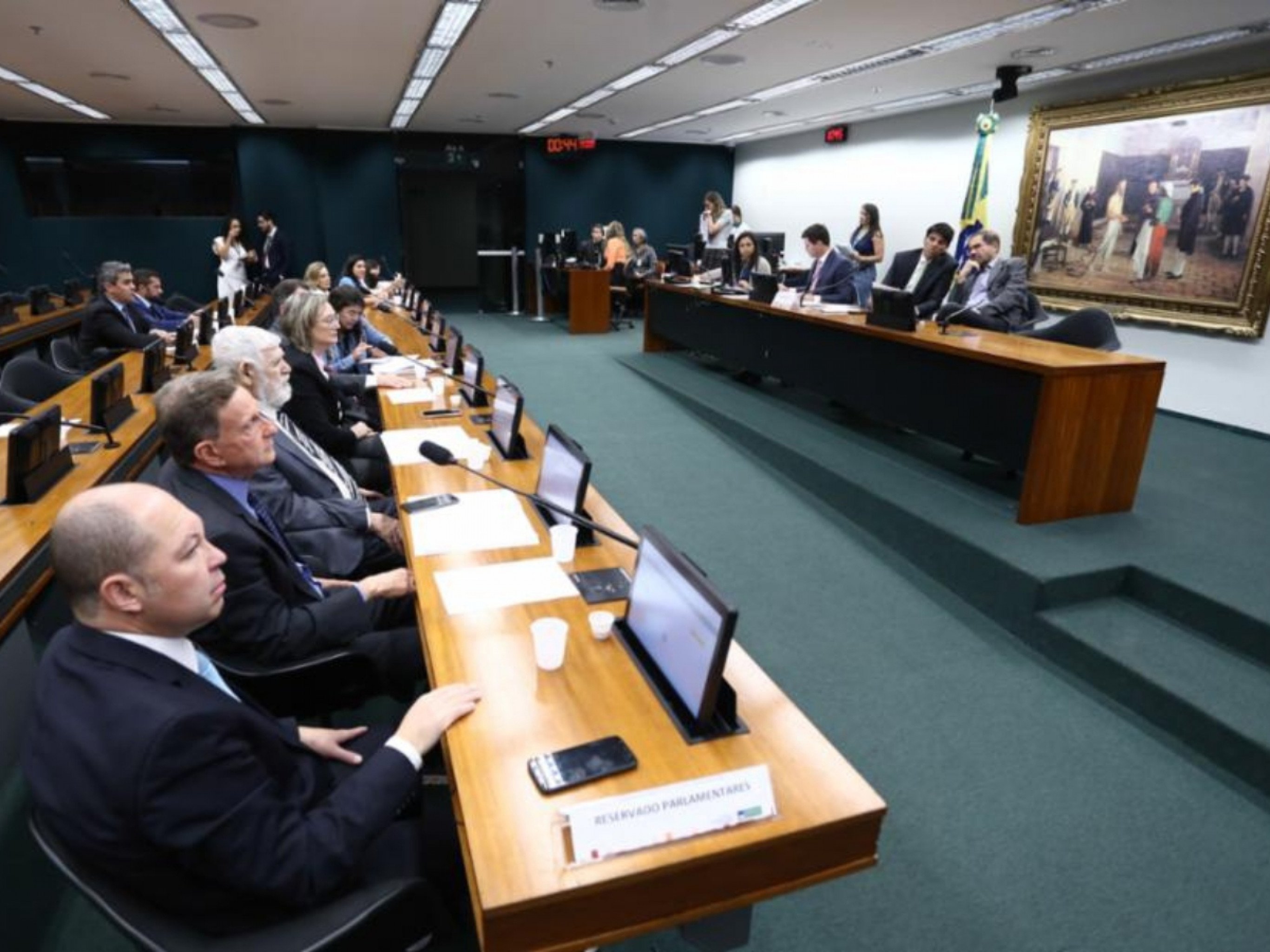 Projeto sobre castração química para condenados por estupro com liberdade condicional é aprovado pela CCJ; entenda