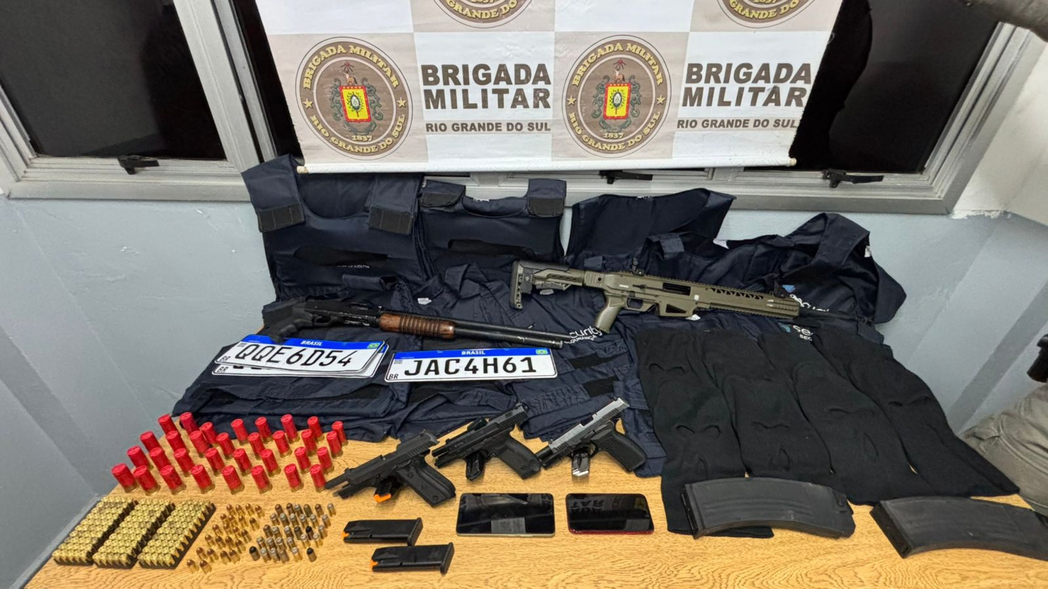 Dois são mortos em confronto com a Brigada Militar e armas são apreendidas em Canoas