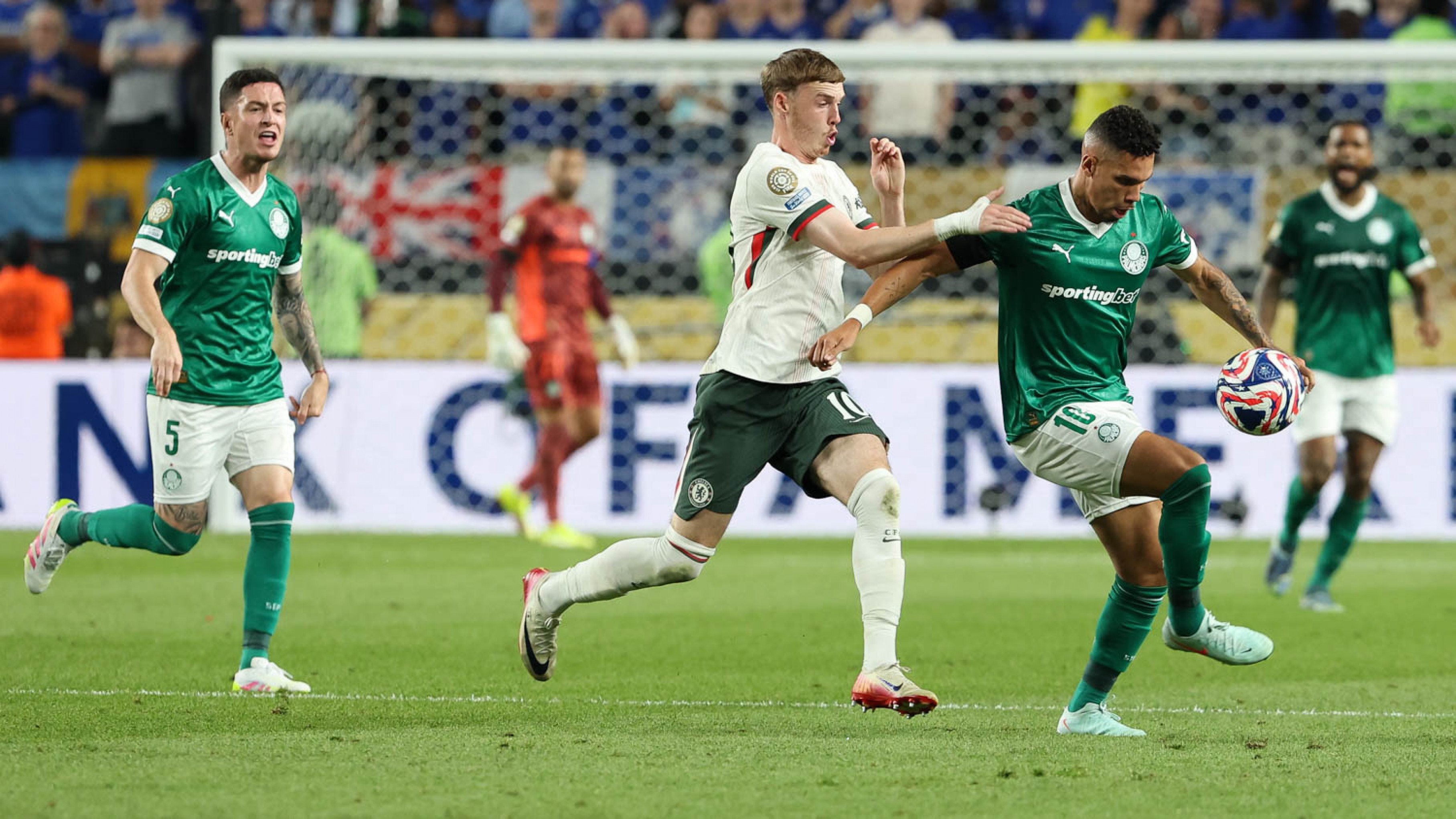 Palmeiras faz gol contra, perde do Chelsea e dá adeus ao Mundial de Clubes