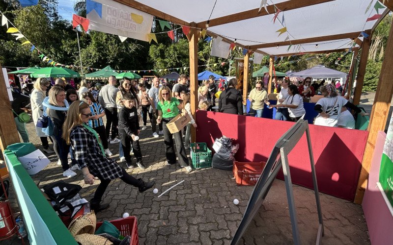Brincadeiras típicas juninas divertiram crianças e adultos