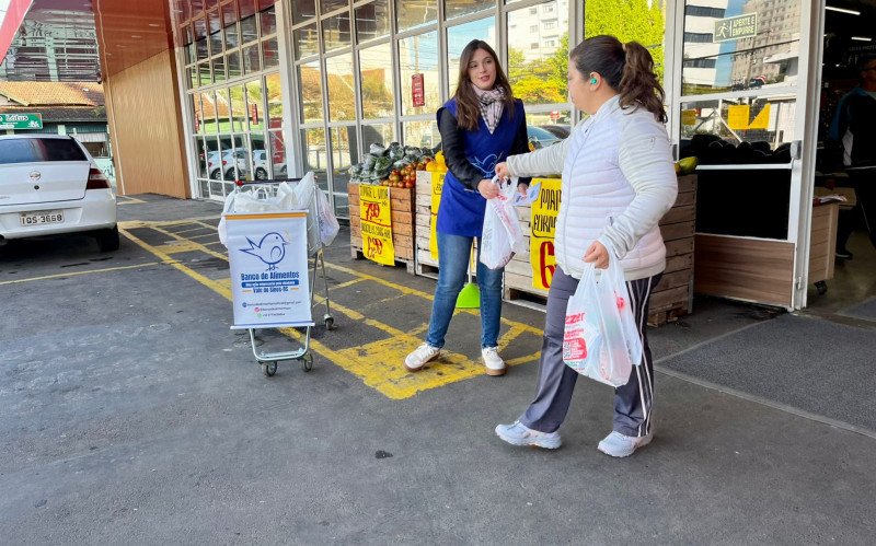 No Sábado Solidário, consumidores podem fazer doações ao Banco de Alimentos