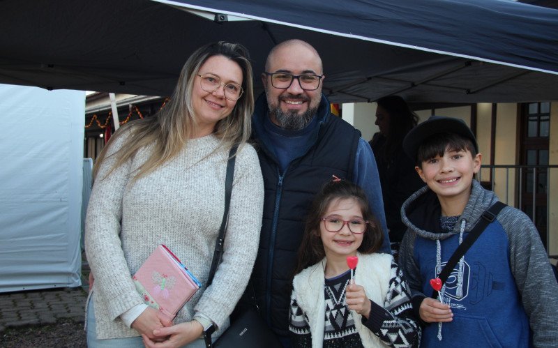 Thais, Rodrigo, Lívia e Rafael atualizaram a carteirinha 