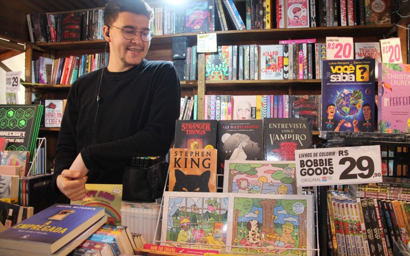 Livros de colorir foram os campeões de venda na Feira do Livro de Estância Velha