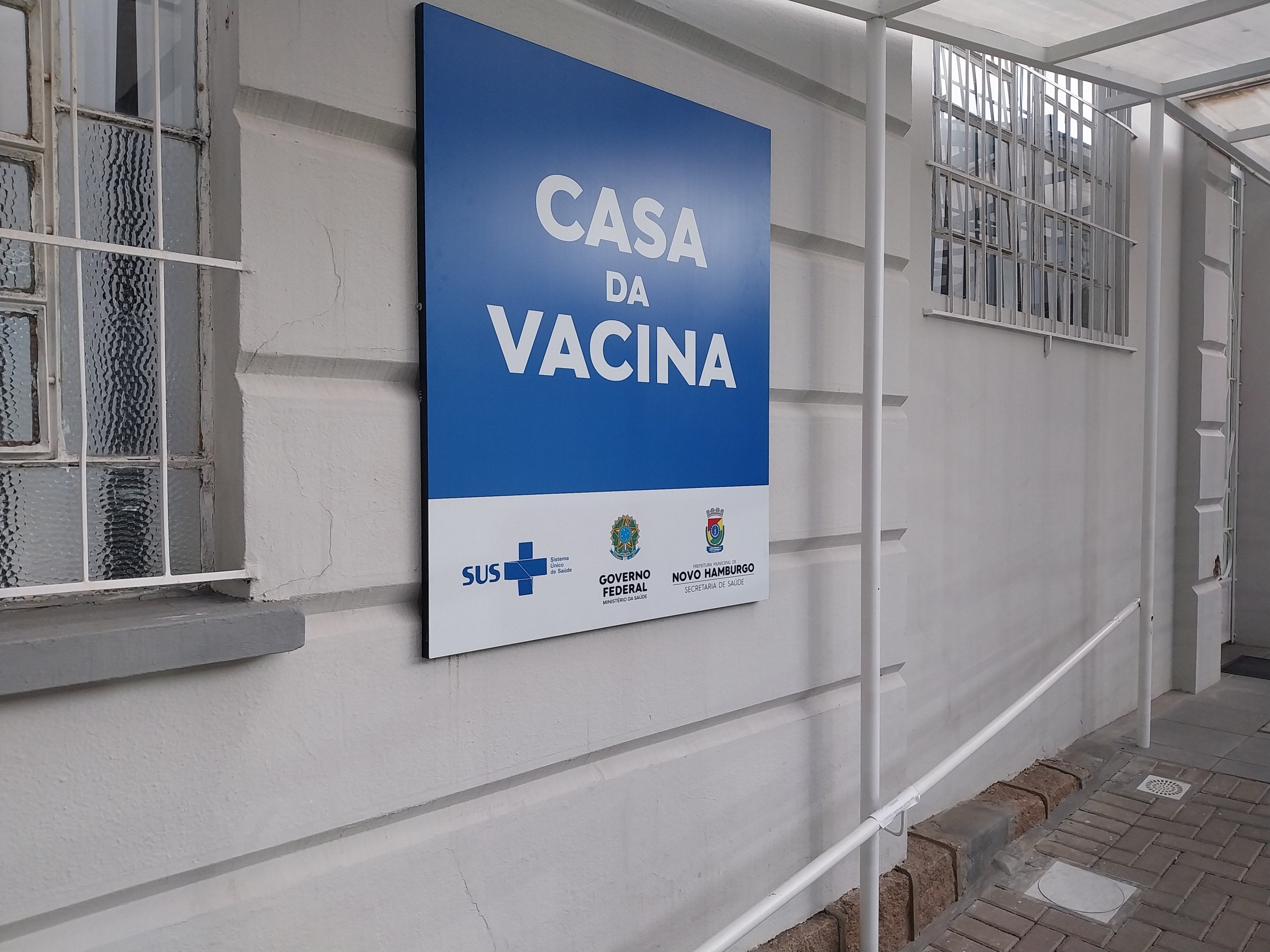 Problema elétrico em câmara fria causa falta de doses de vacina da gripe em unidade de saúde