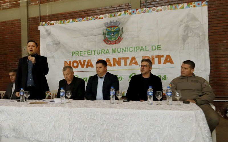 O prefeito Rodrigo Battistella (à esquerda na imagem) celebrou investimento importante na saúde de Nova Santa Rita nesta segunda-feira (7)