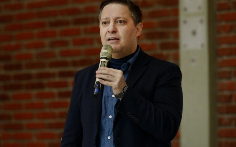 Prefeito Rodrigo Battistella reclama devido à mudança que prejudicou trabalhadores de Nova Santa Rita na manhã desta segunda-feira (6) | abc+