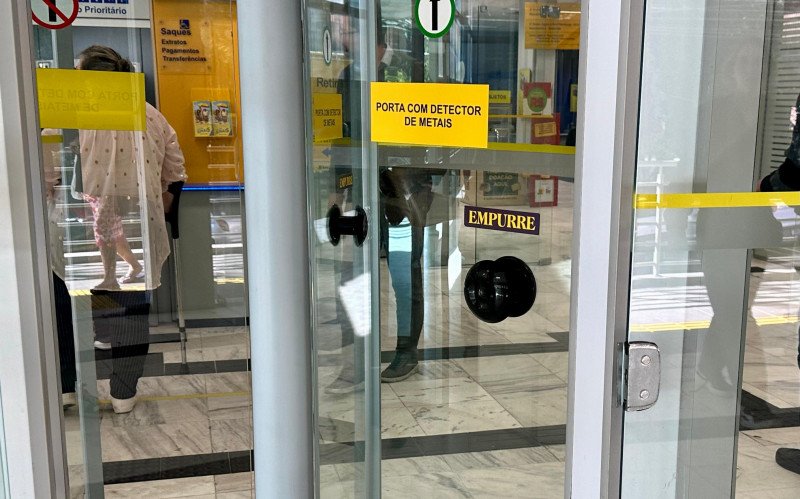 Portas giratórias estão no centro de uma polêmica em Novo Hamburgo  | abc+