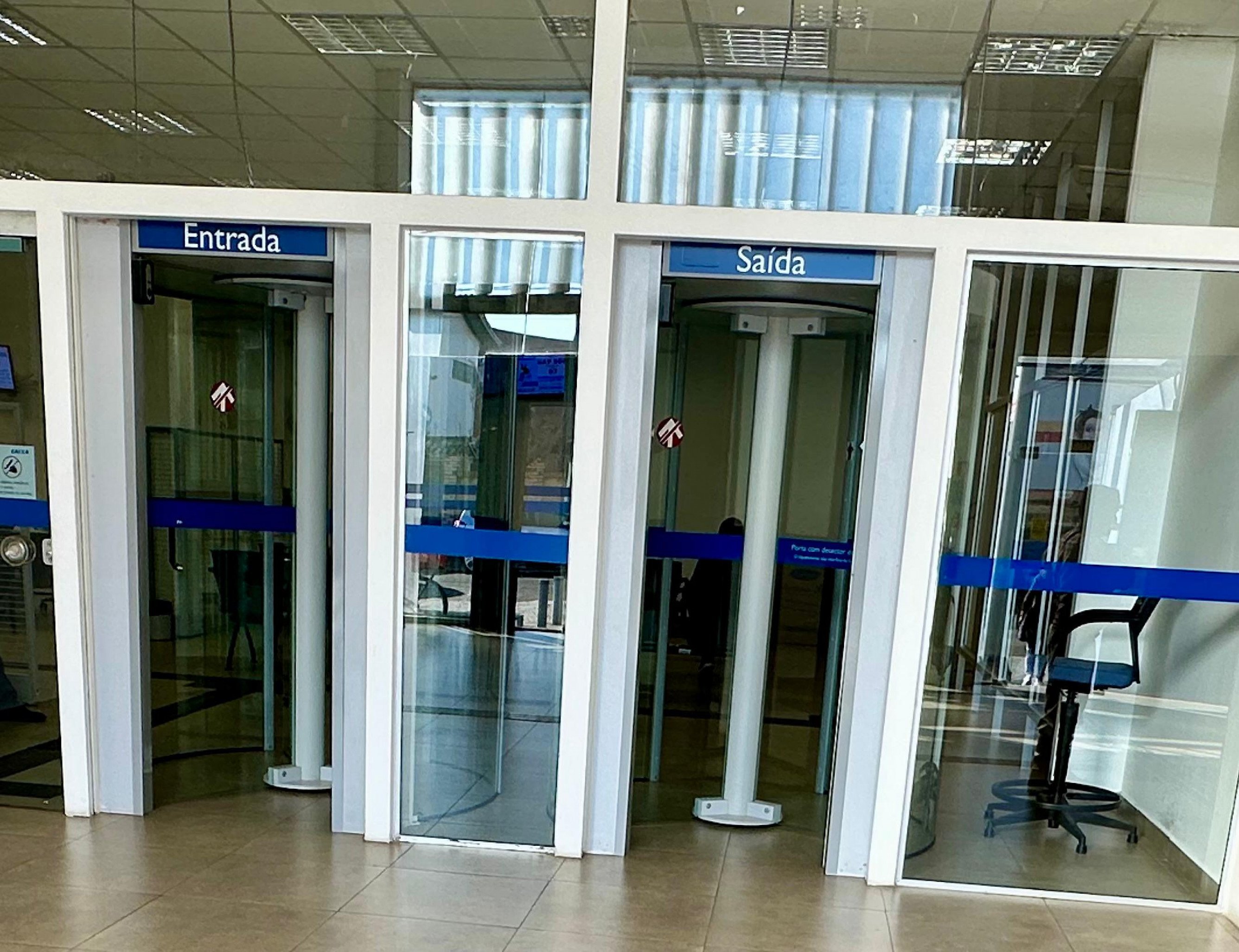 Projeto que altera exigência de portas giratórias em bancos volta à pauta na Câmara de Novo Hamburgo