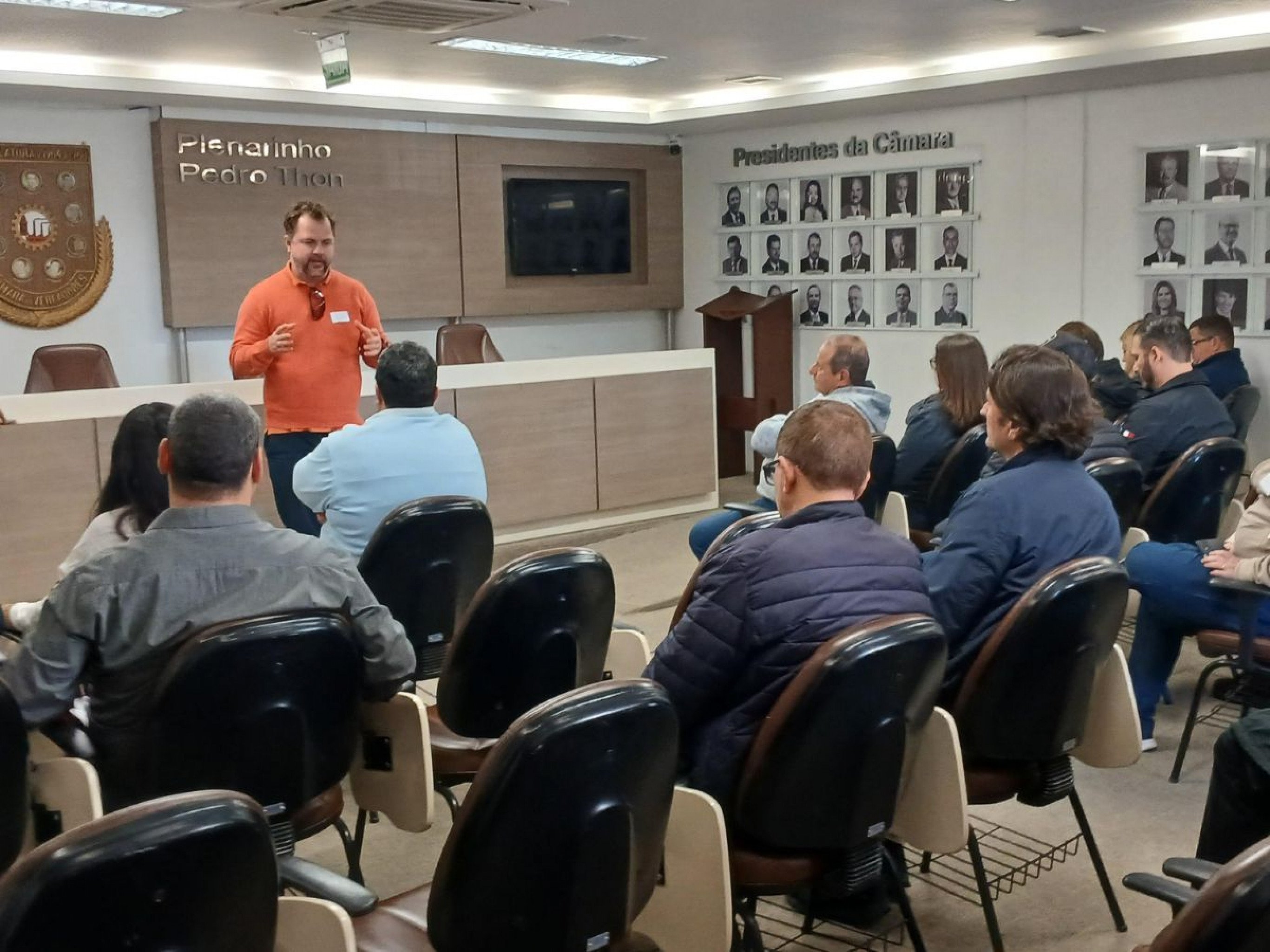 Sindicatos reforçam mobilização em reunião com vereadores contra retirada de portas giratórias em agências bancárias | abc+