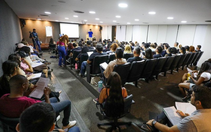 CONCURSO PÚBLICO: Milhares de inscritos no CNU fazem as provas neste domingo | abc+
