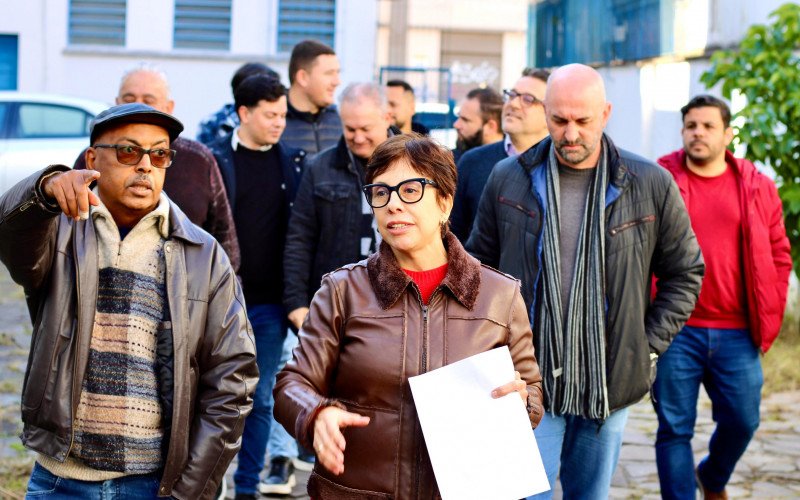 Vereadores e assessores visitaram antigo prédio do INSS na segunda-feira (7)