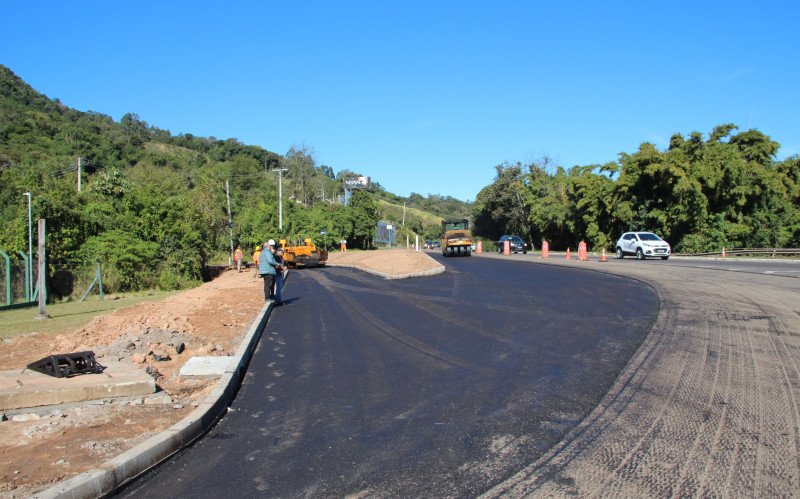 Obras na RS-115 ocorrem no limite entre Igrejinha e Três Coroas