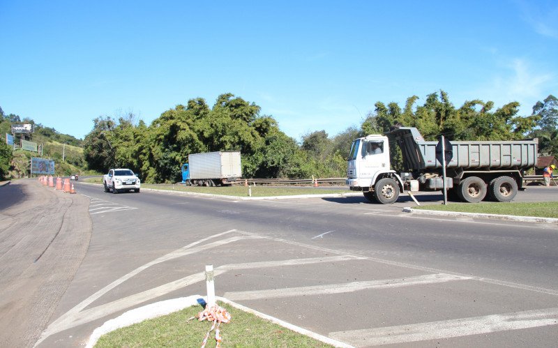 Obras na RS-115 ocorrem no limite entre Igrejinha e Três Coroas