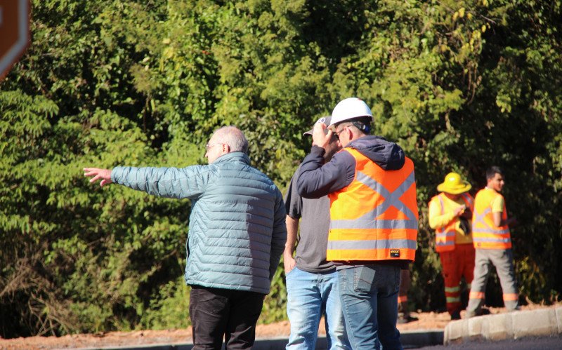Obras ocorrem em frente à cervejaria Heineken