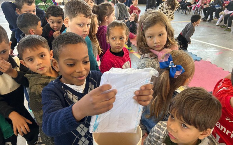 Alunos depositaram suas carinhas na cápsula do tempo | abc+