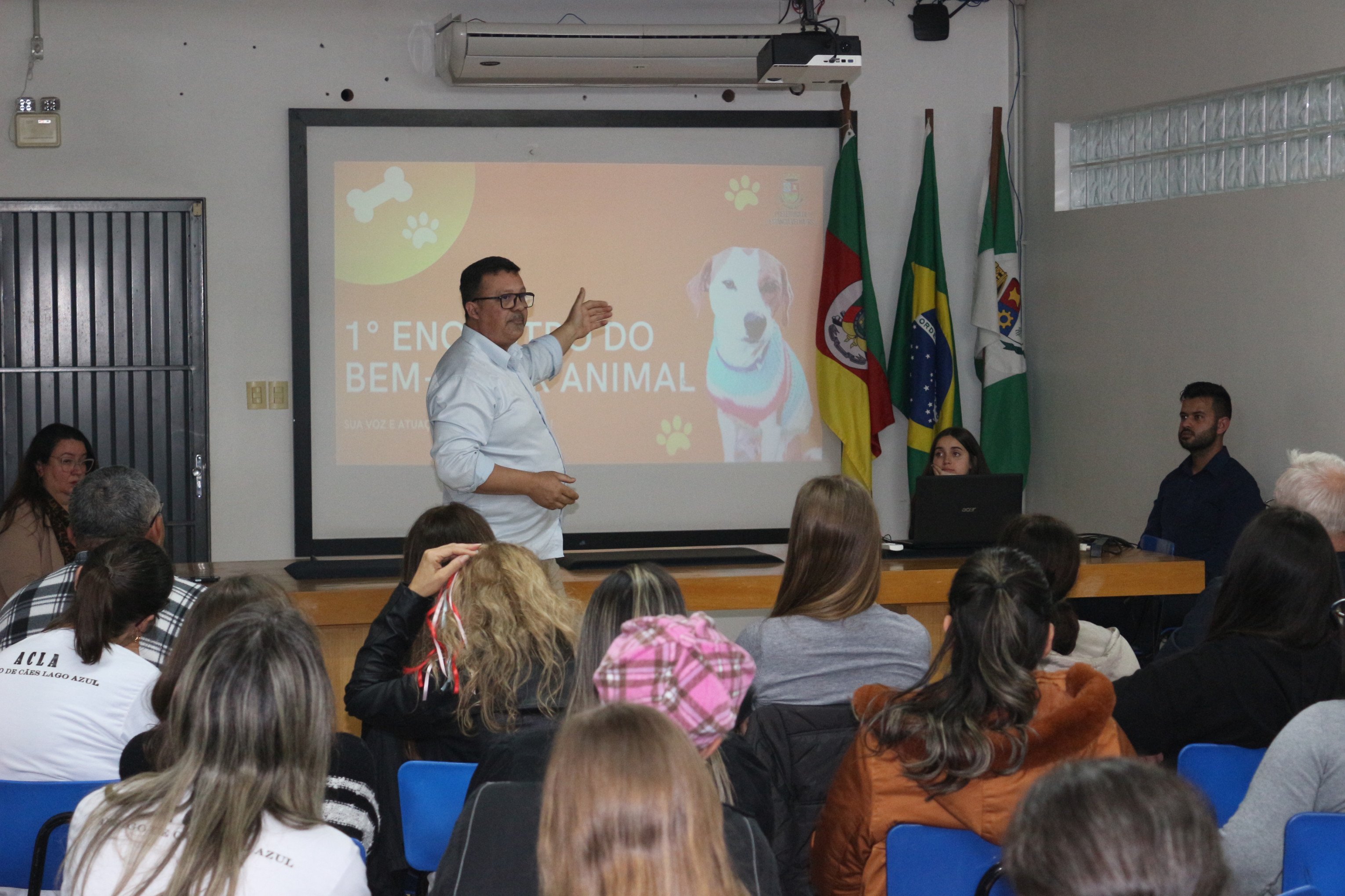 Cuidadores, ONGs e voluntários da causa animal têm encontro para discutir ações em Estância Velha