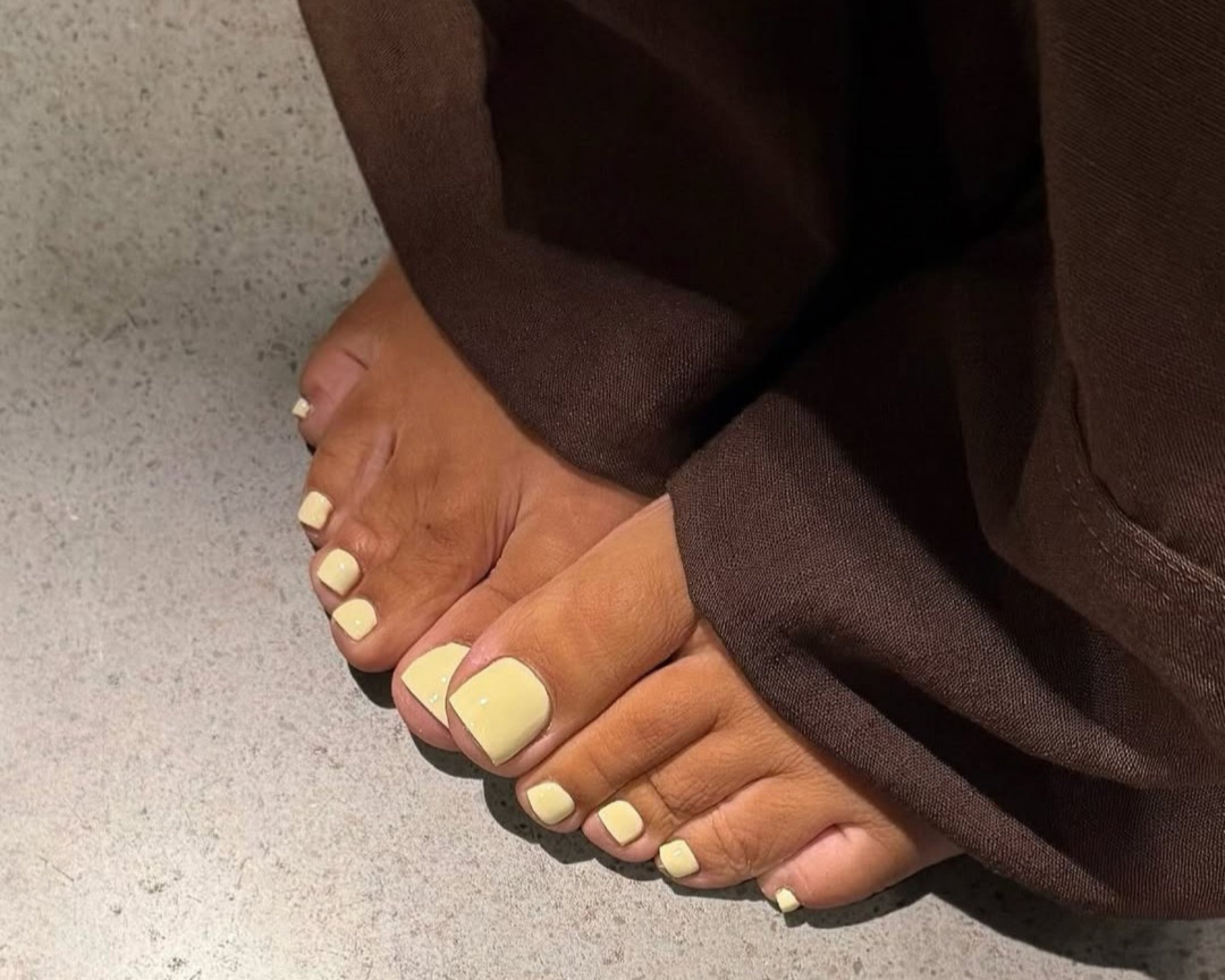 Esmaltes delicados para os pés | abc+