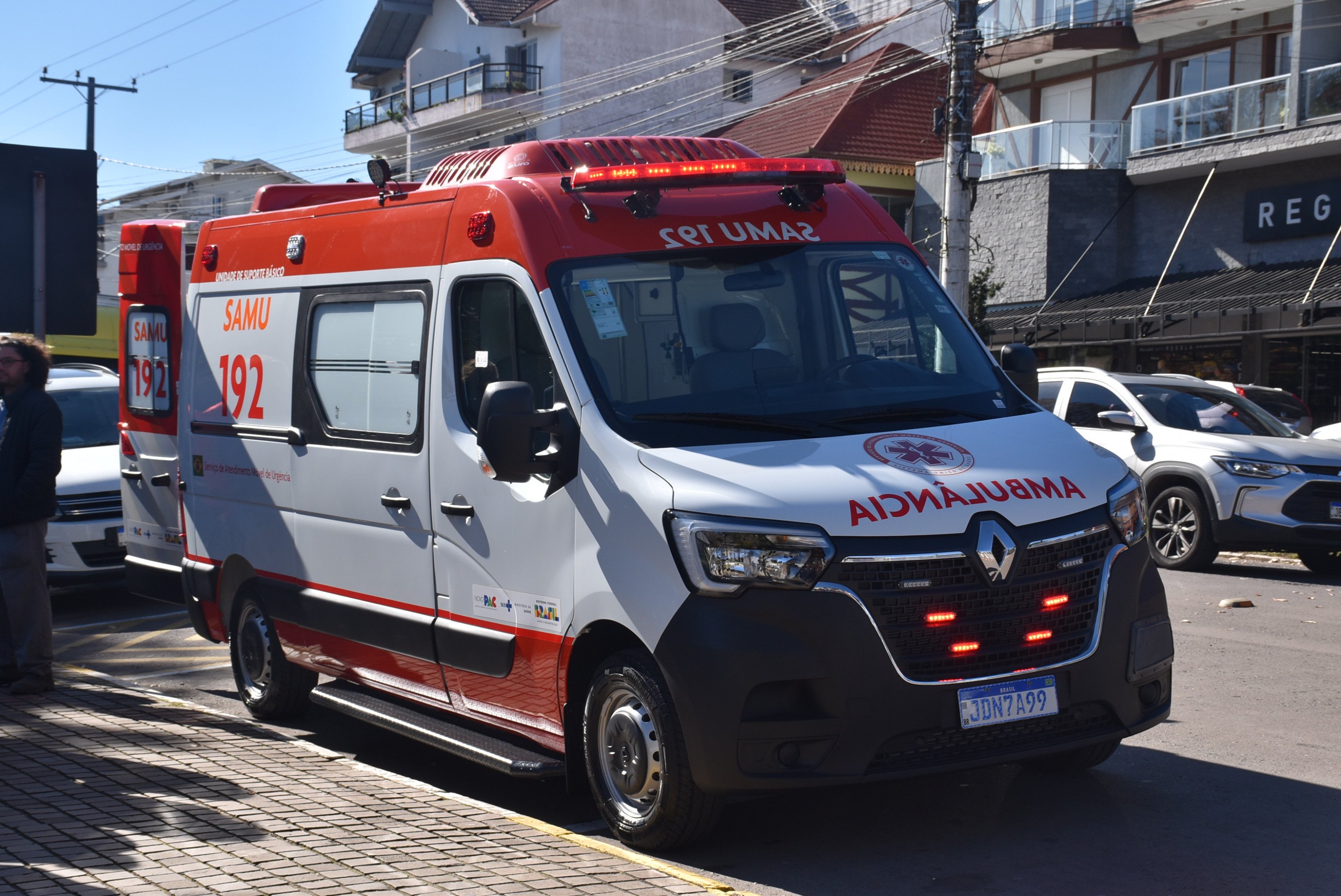 Nova Petrópolis recebe nova ambulância para o Samu