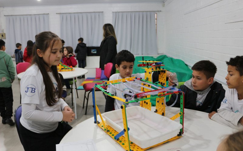 Aula de robótica da Emeb Vereador João Brizolla | abc+
