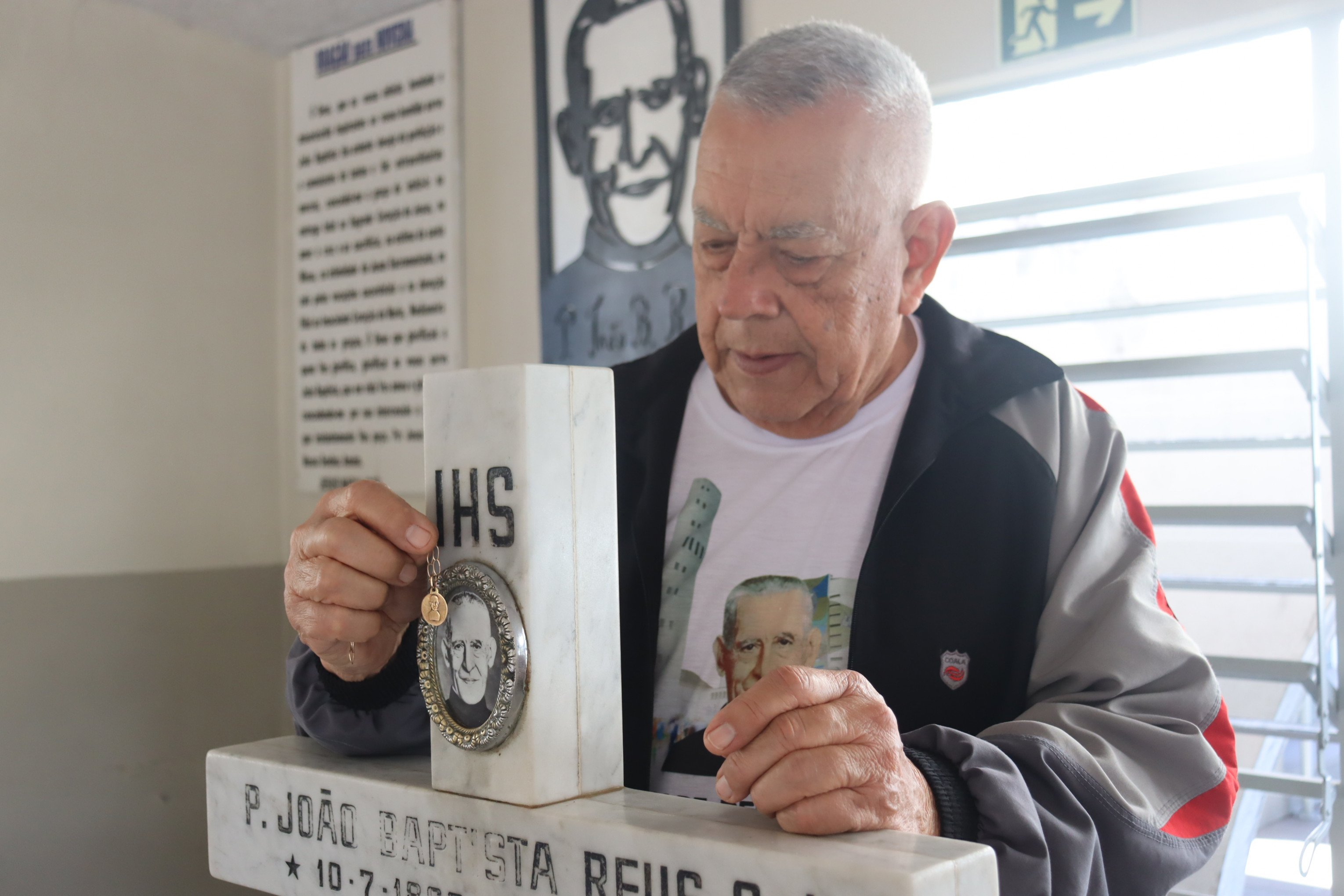 "Há mais de 50 anos, Padre Reus está comigo": devoto conta sua história de fé no pároco
