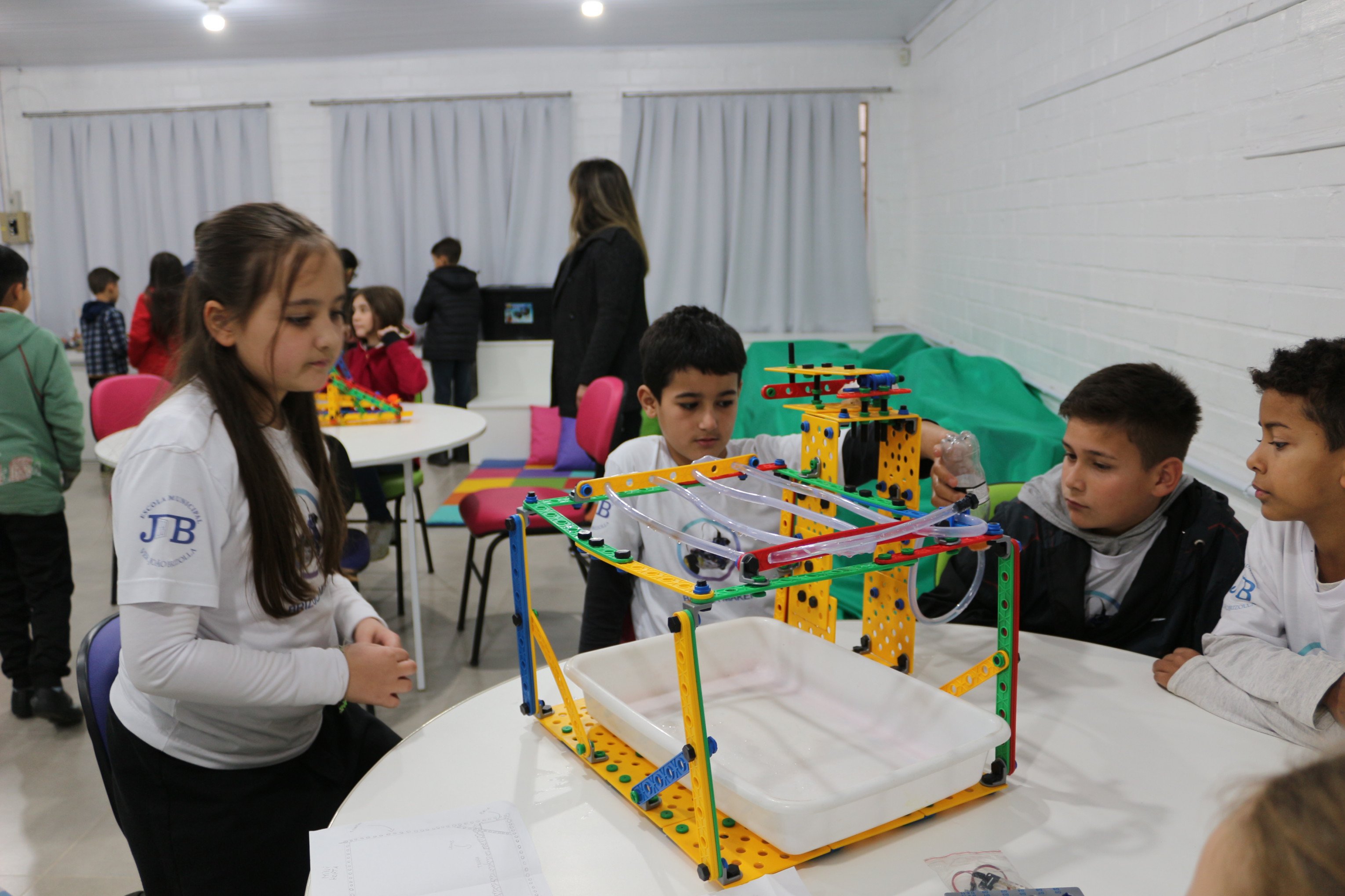 Rotary Club 25 de Julho amplia ensino da robótica em escolas de Novo Hamburgo
