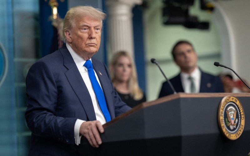 Trump avalia reclassificar maconha como droga menos perigosa, diz jornal
