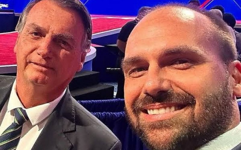 Jair Bolsonaro e o filho Eduardo Bolsonaro | abc+