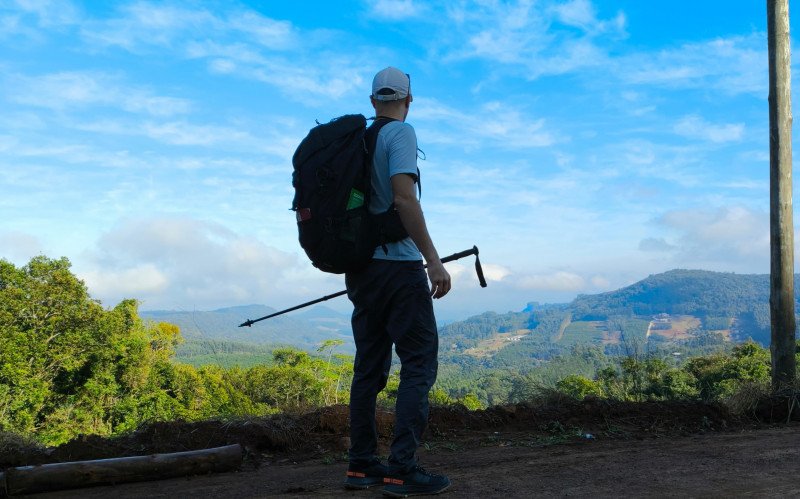 Rodrigo Santos aceitou o desafio de caminhar 156 km entre paisagens rurais