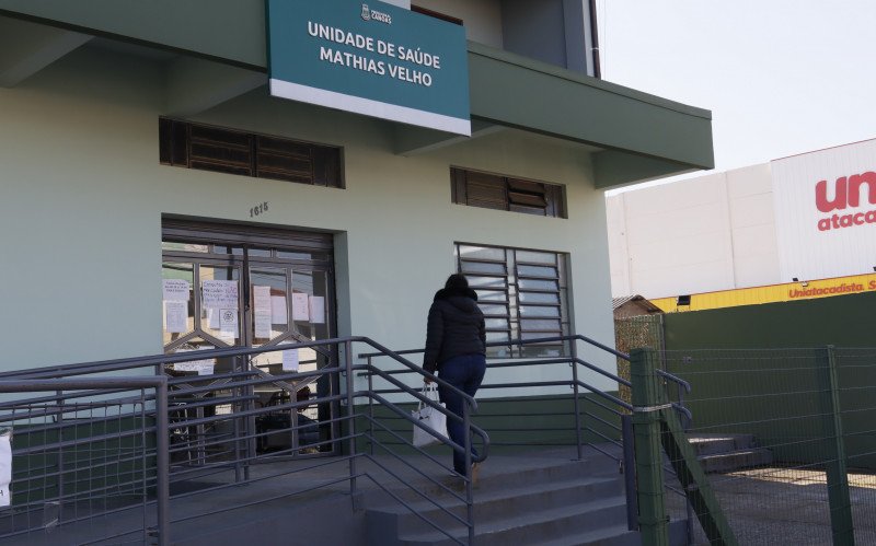 Unidade de Saúde Mathias Velho recebeu reforço após aumento da demanda durante a noite, em Canoas