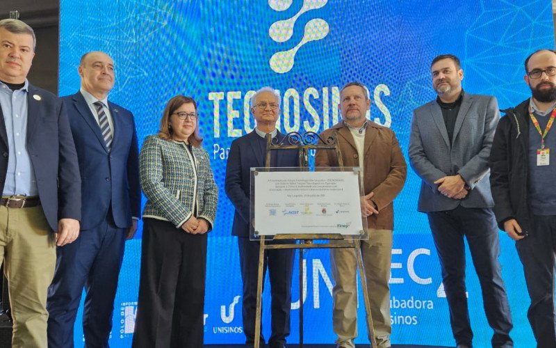 Placa foi descerrada na inauguração Unitec 4, no Tecnosinos