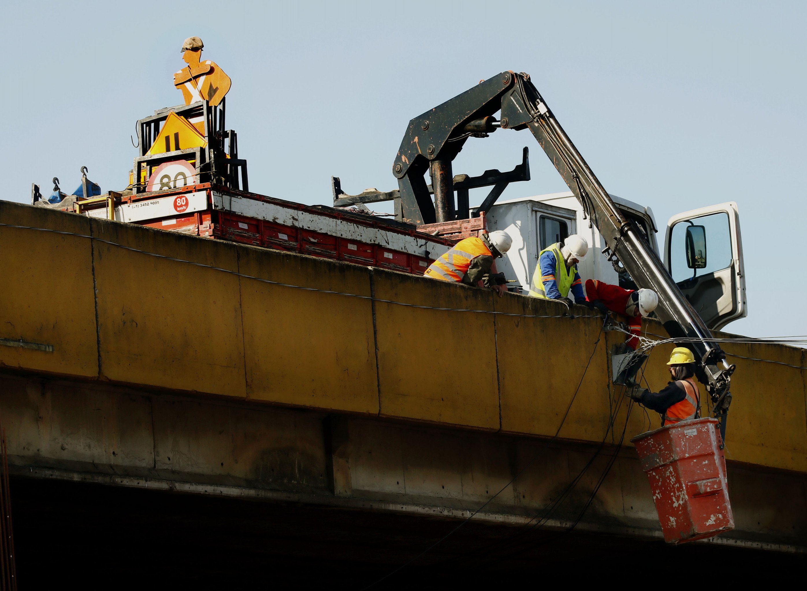 Trânsito no viaduto da Metrovel terá bloqueios na noite de quinta-feira