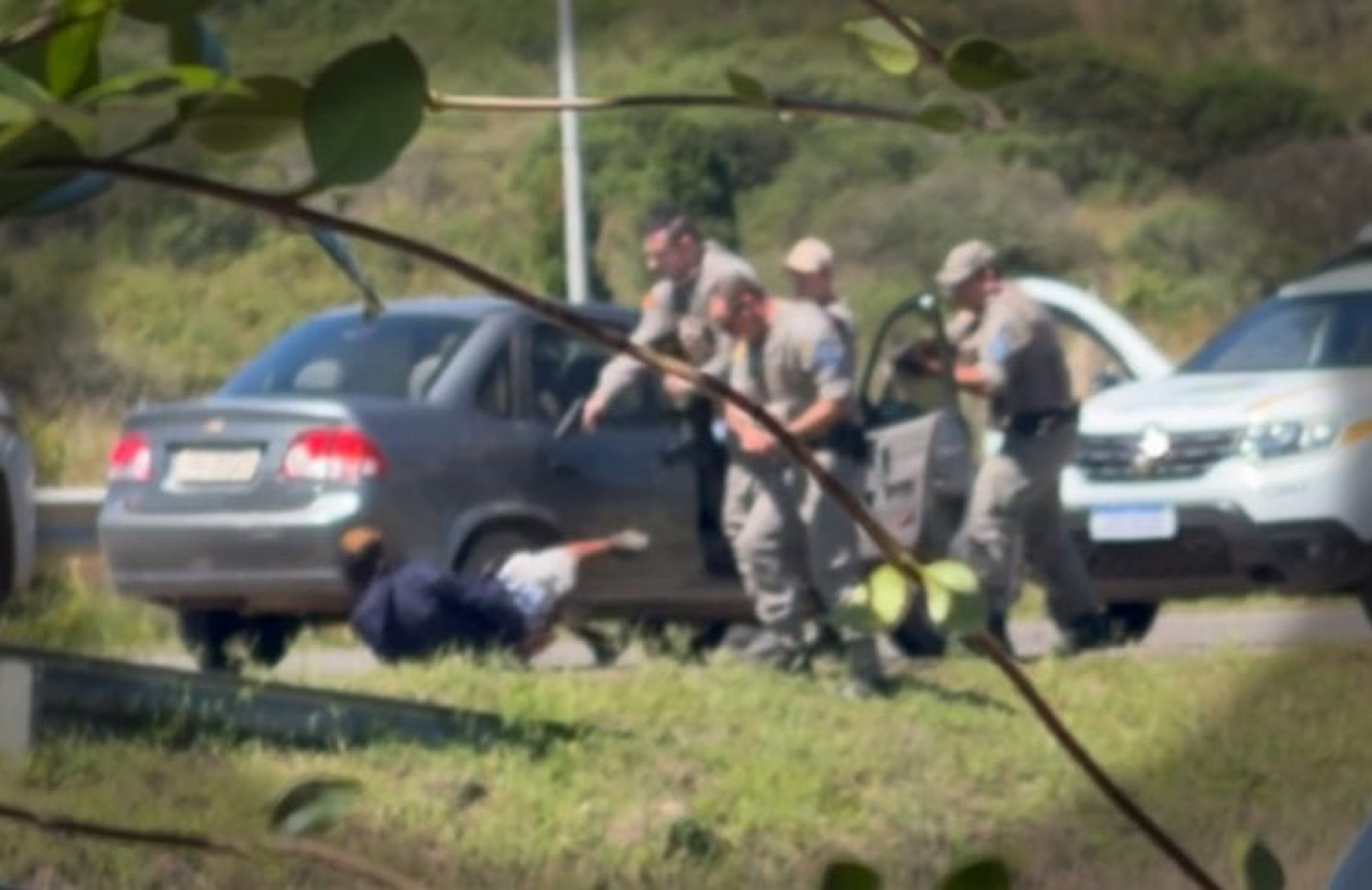 Quatro PMs são indiciados pelo assassinato de jovem algemado em cidade do RS