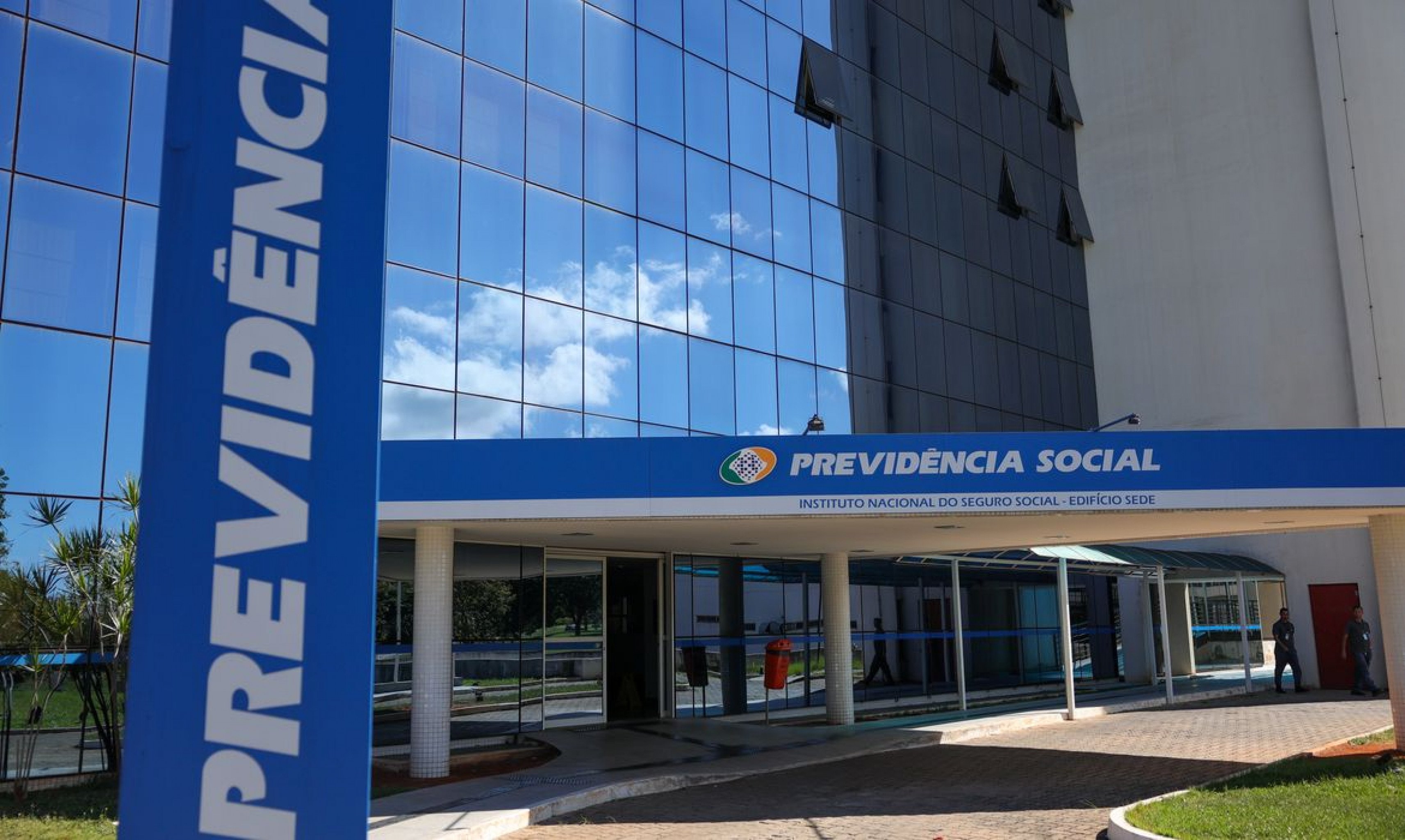 INSS: Reembolso às vítimas de fraude começa nesta quinta-feira (24); saiba como solicitar