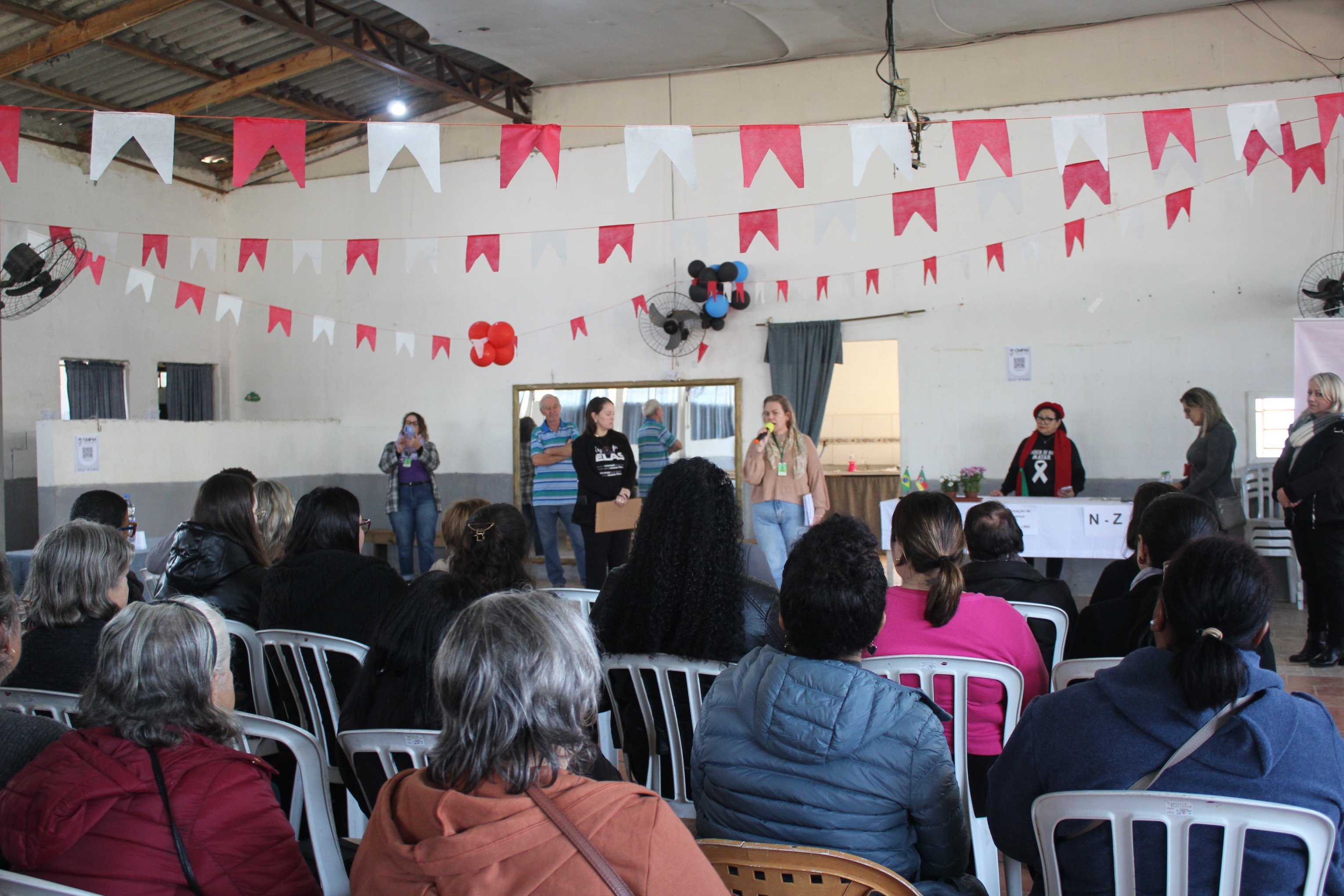Debate sobre educação, saúde e habitação reúne mulheres na pré-conferência da 5ª CMPM de Canoas