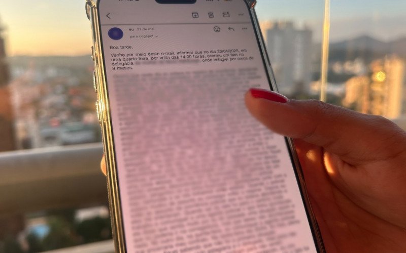 Estudante de Direito, de 25 anos, mostra formalização da denúncia contra delegado do Vale do Sinos feita à Corregedoria da Polícia | abc+