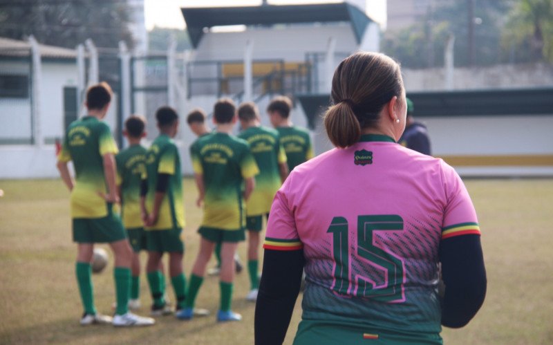 Com o 15 às costas, Beatriz assume a missão inédita de liderar o clube que faz parte da história de Campo Bom