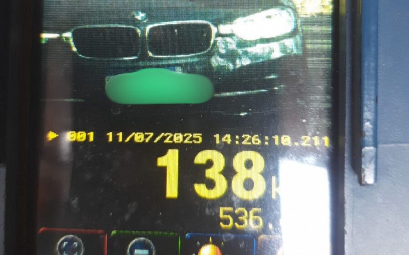 Veículo foi flagrado em velocidade absurda na Estrada do Mar
