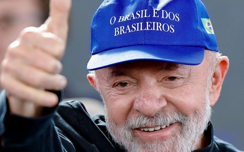 Lula postou foto com boné "Brasil é de todos" em meio a tarifaço de Trump | abc+