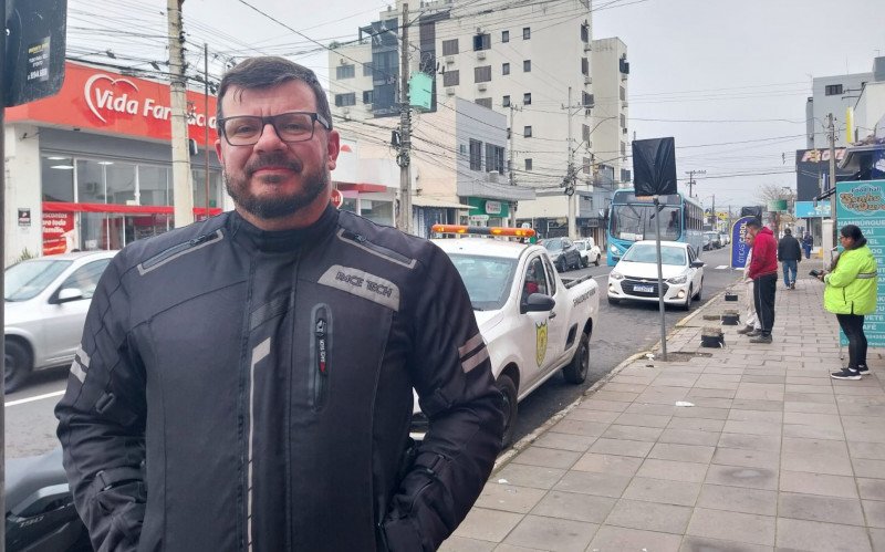 O analista de banco de dados, Diego Martins, 43 anos, deparou-se com a cobertura das placas na sexta-feira. | abc+