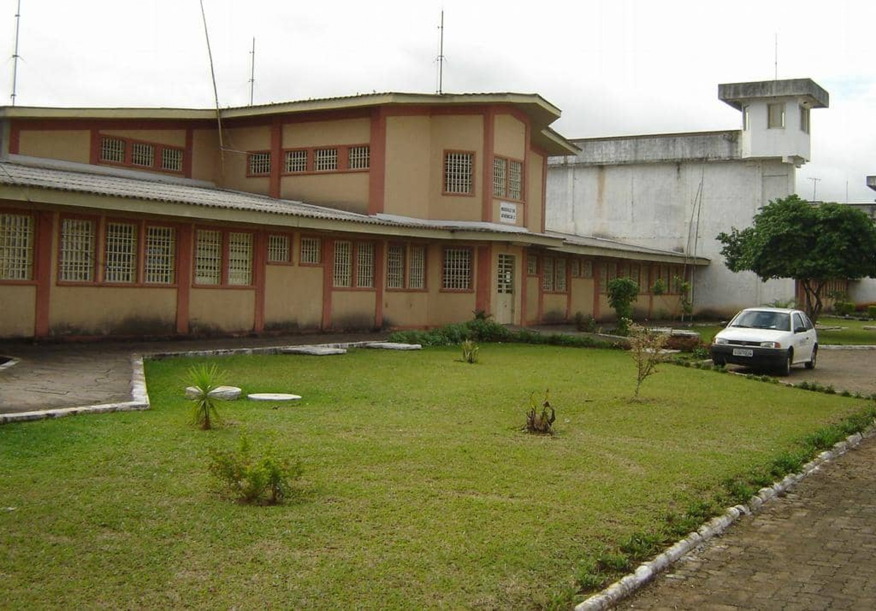 Advogada é denunciada por tráfico após flagrante em penitenciária da região