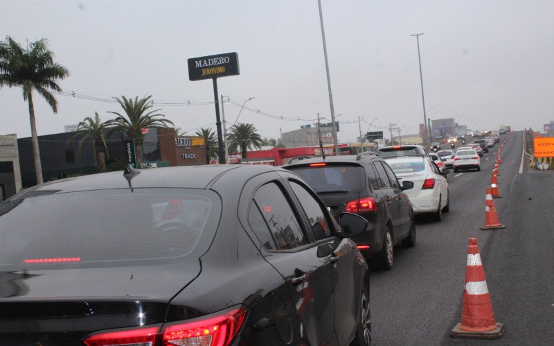 Congestionamento na BR-116 continua exigindo paciência dos motoristas que circulam pela BR-116 neste sábado (12) | abc+