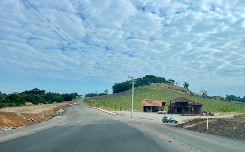 Trecho da RS-373, entre Gramado e Santa Maria do Herval, está com a pavimentação concluída
