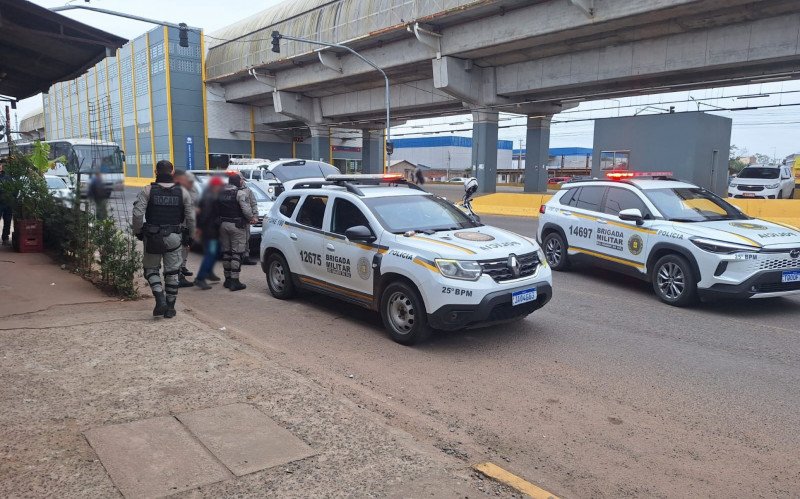 Os quatro homens foram encontrados próximo da Estação Rio dos Sinos e presos pelo 25º BPM