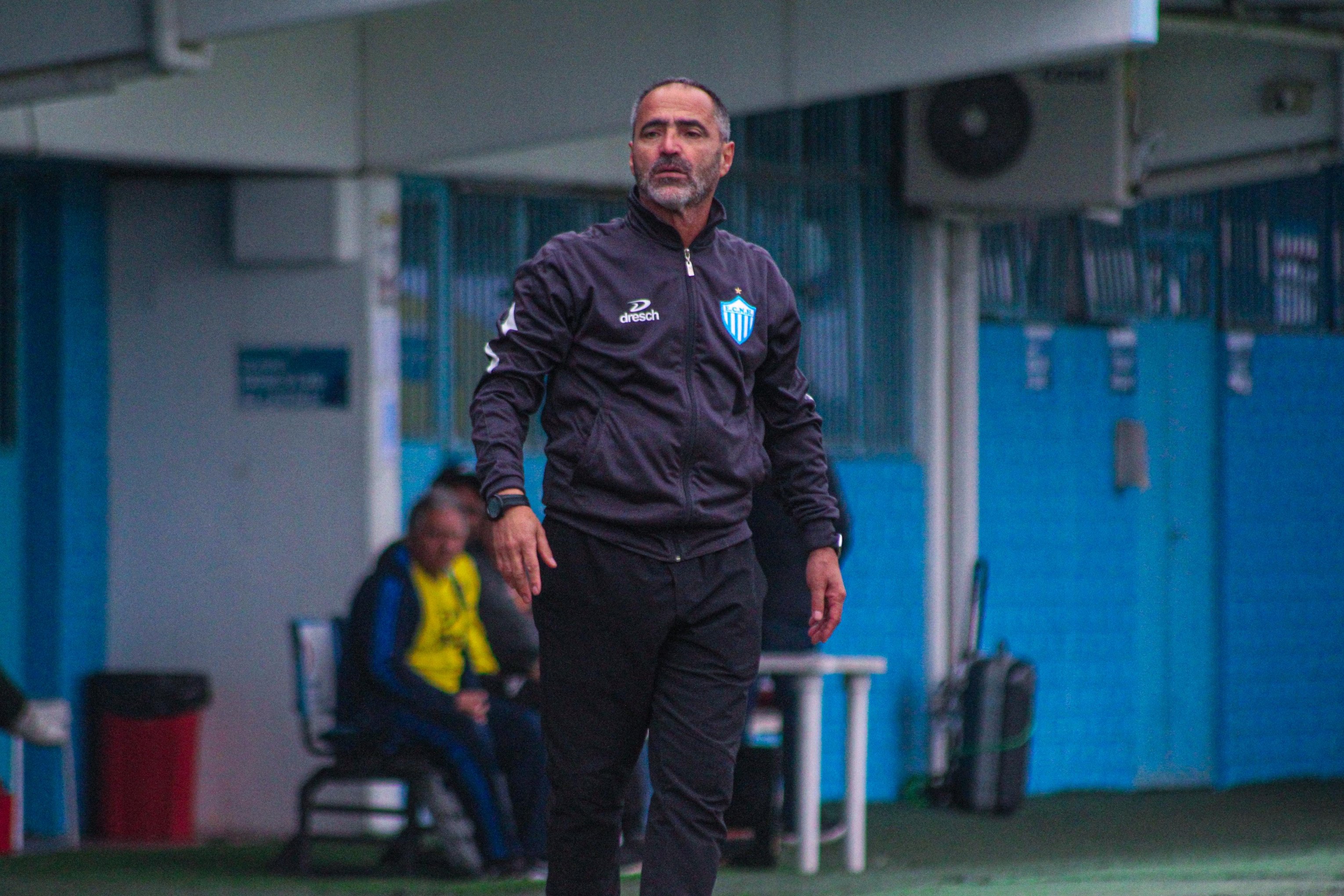 Noia encara o lanterna buscando a classificação