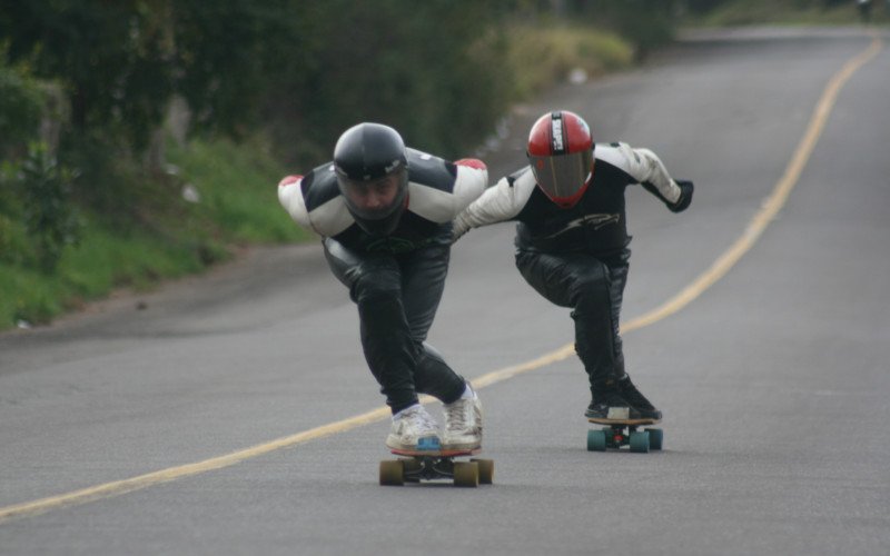 Treinos de skate downhill e outras modalidades sobre rodinhas voltam a acontecer em ladeira icônica de São João do Deserto, em Novo Hamburgo